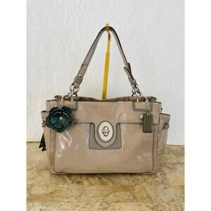 Bundle of 2 Coach Carryall Dove Grey patent leather 19756M and makeup bag